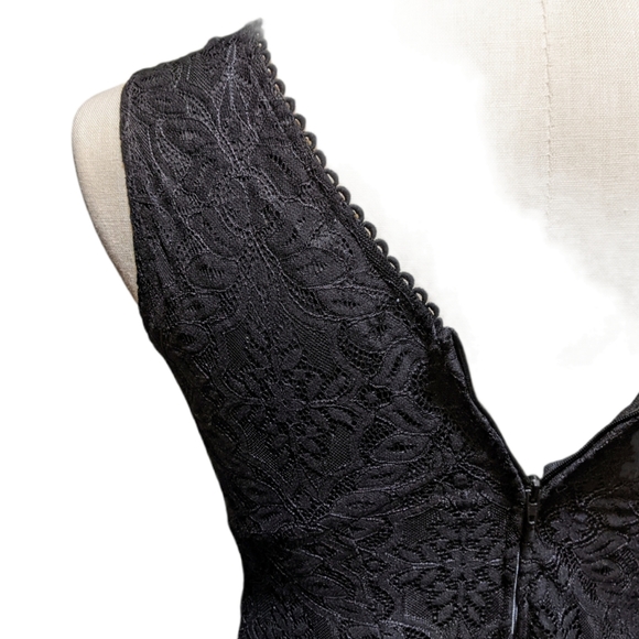 Black lace A line dress with floral embroidery - Picture 6 of 7